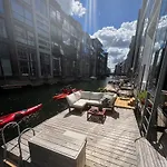 Exclusive Canalhouse First Row To The Water
